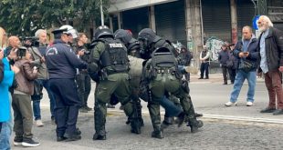 Θεσσαλονίκη: Ένταση με τα ΜΑΤ για την ομιλία Κασιδιάρη – Καταγγελία για χτύπημα διαδηλωτή στο κεφάλι