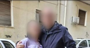 «Χωριάτικο»: Η φωτογραφία του αστυνομικού αγκαλιά με εργαζόμενη σε strip club του Γιαννακόπουλου