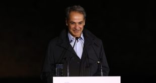 LIVE: Η τελετή για τον νέο φωτισμό του Λευκού Πύργου – H oμιλία Μητσοτάκη